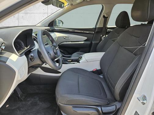 2022 Hyundai TUCSON SE