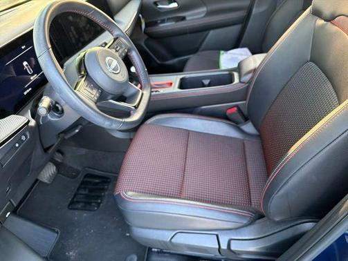 Deep Blue Pearl 2025 Nissan Kicks SR