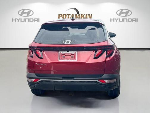 Red 2024 Hyundai TUCSON SE