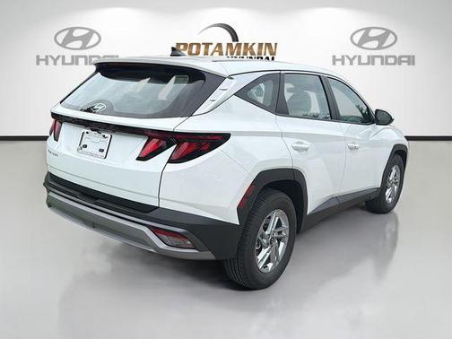 White Pearl 2026 Hyundai TUCSON SE