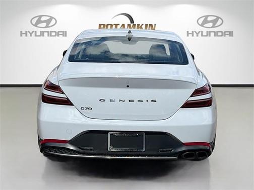 2022 Genesis G70 2.0T