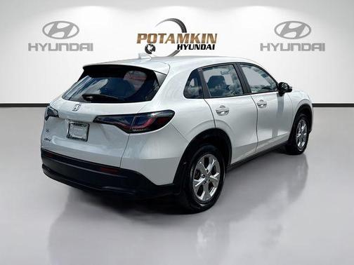 Platinum White Pearl 2024 Honda HR-V LX