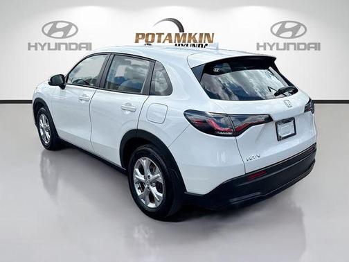 Platinum White Pearl 2024 Honda HR-V LX