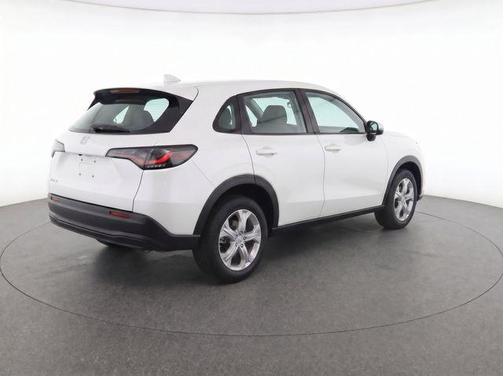 Platinum White Pearl 2024 Honda HR-V LX