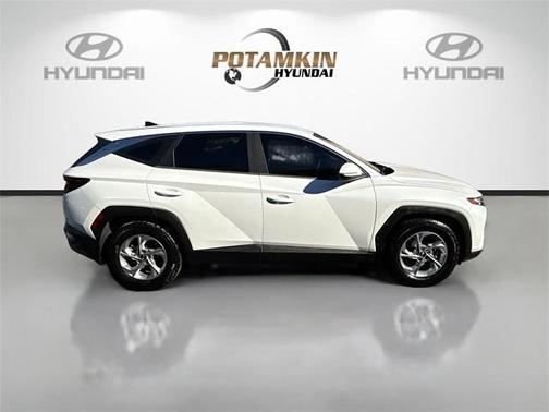 2022 Hyundai TUCSON SE