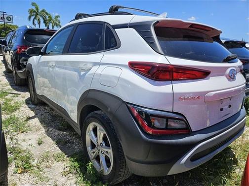 2022 Hyundai KONA SEL