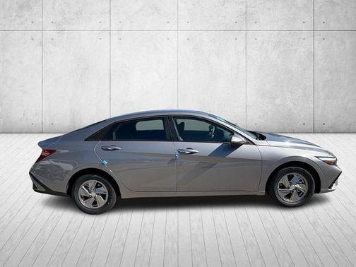 Metal 2026 Hyundai ELANTRA SE