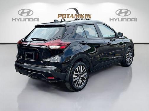Super Black 2024 Nissan Kicks SV