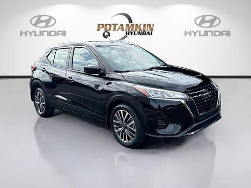 Super Black 2024 Nissan Kicks SV