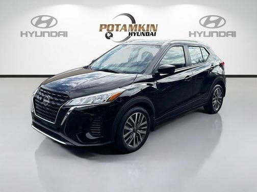 Super Black 2024 Nissan Kicks SV