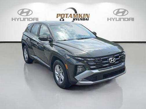 Green 2025 Hyundai TUCSON SE
