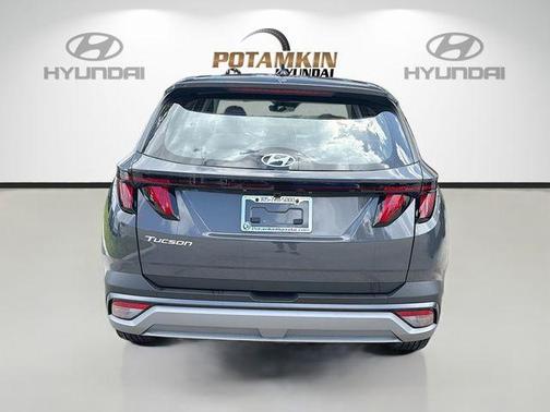 Gray 2026 Hyundai TUCSON SE