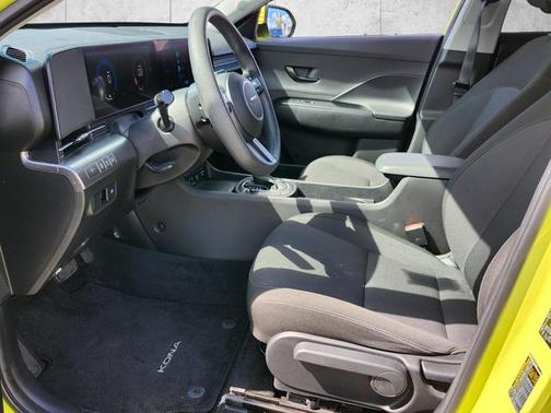 2025 Hyundai KONA SE
