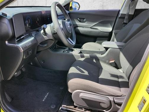 2025 Hyundai KONA SE