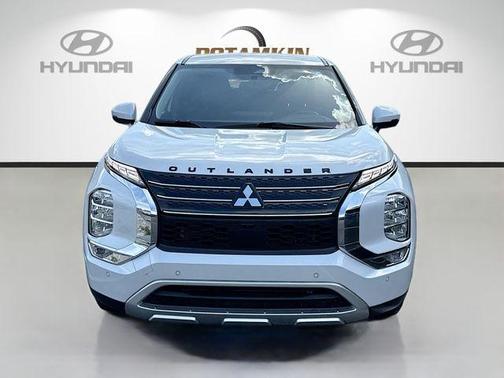 White Diamond 2023 Mitsubishi Outlander SE Black Edition