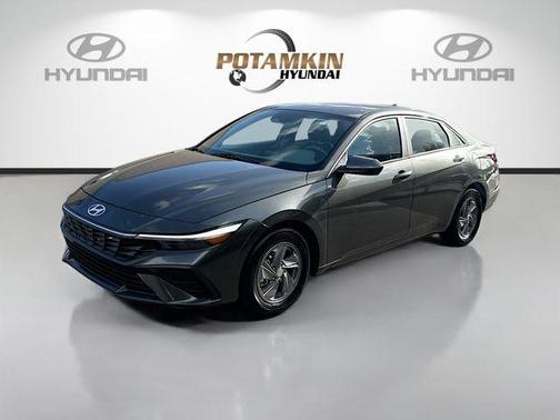 2024 Hyundai ELANTRA SE