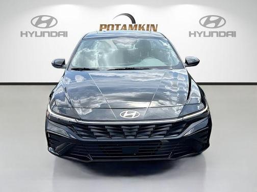 Black 2025 Hyundai ELANTRA SEL Convenience