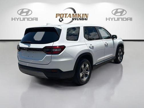 Platinum White Pearl 2024 Honda Pilot EX-L 7-Passenger