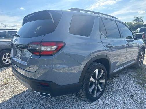 Gray 2024 Honda Pilot Touring