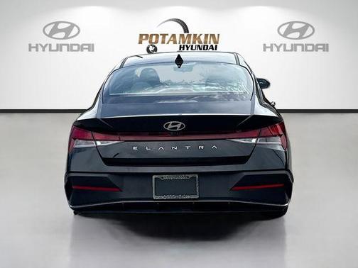 Black 2024 Hyundai ELANTRA SEL