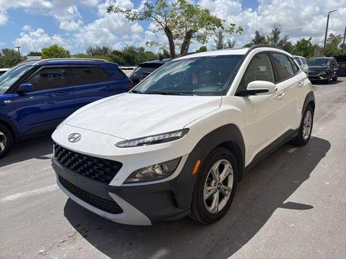 Lunar White 2023 Hyundai KONA SEL