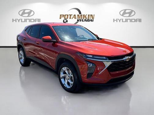 Cayenne Orange Metallic 2024 Chevrolet Trax LS