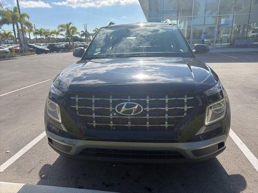 Onyx Black 2023 Hyundai VENUE SEL