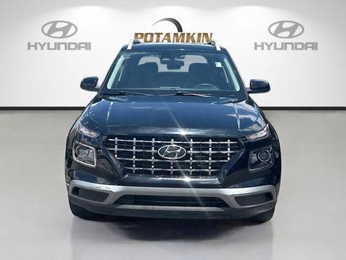 Onyx Black 2023 Hyundai VENUE SEL