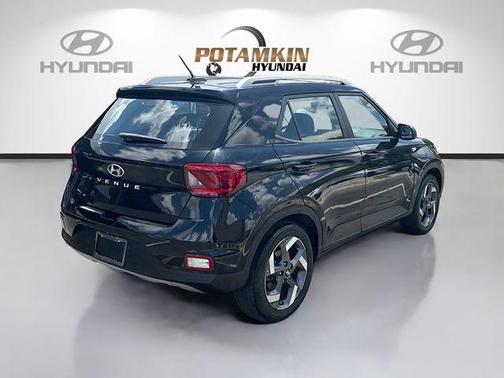 Onyx Black 2023 Hyundai VENUE SEL