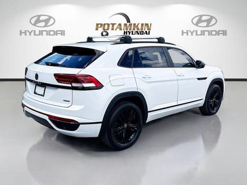 Opal White Pearl Effect 2023 Volkswagen Atlas Cross Sport 2.0T SEL R-Line Black