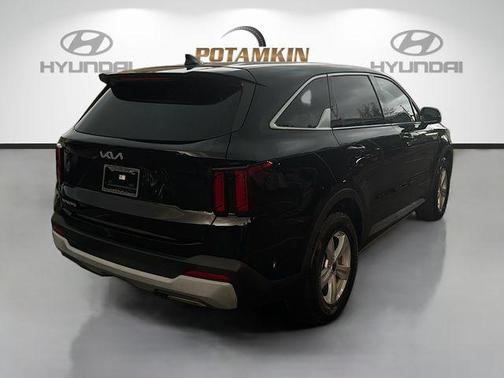 Ebony Black 2024 Kia Sorento LX