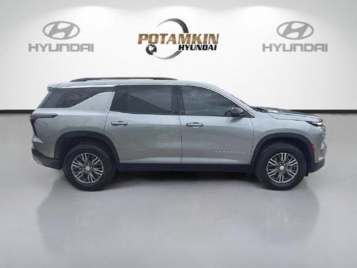 Sterling Gray Metallic 2026 Chevrolet Traverse LT