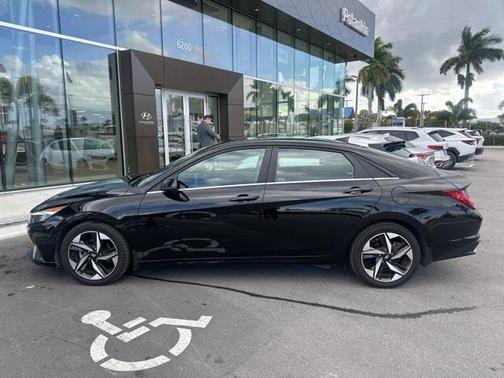 2023 Hyundai ELANTRA Limited