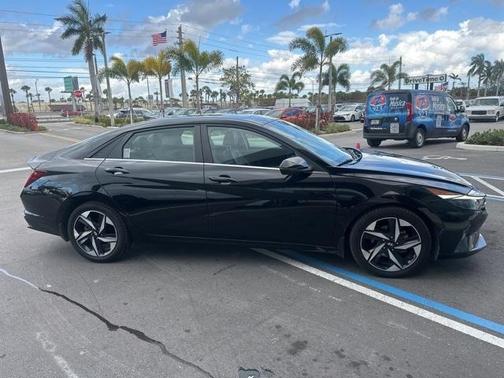 2023 Hyundai ELANTRA Limited