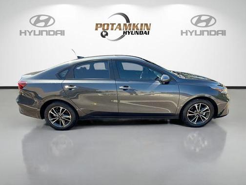 Gravity Gray 2024 Kia Forte LXS