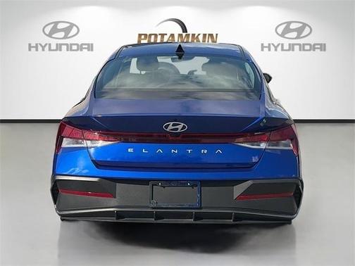 2024 Hyundai ELANTRA SE