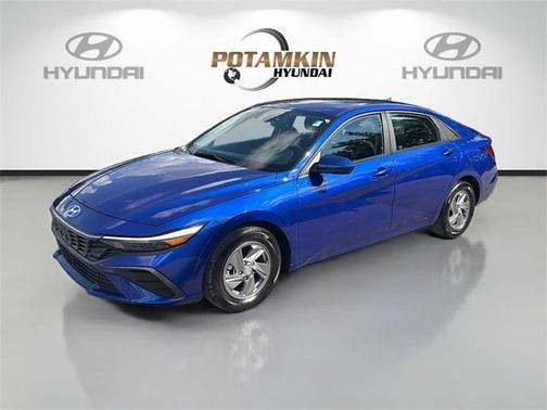 2024 Hyundai ELANTRA SE