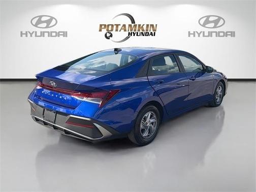 2024 Hyundai ELANTRA SE