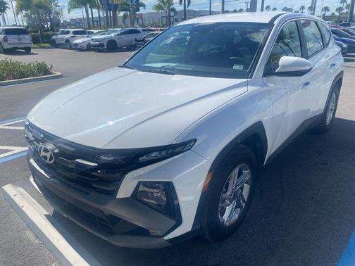 White Pearl 2025 Hyundai TUCSON SE