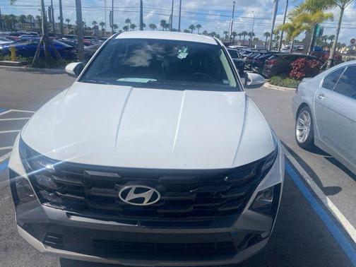 White Pearl 2025 Hyundai TUCSON SE