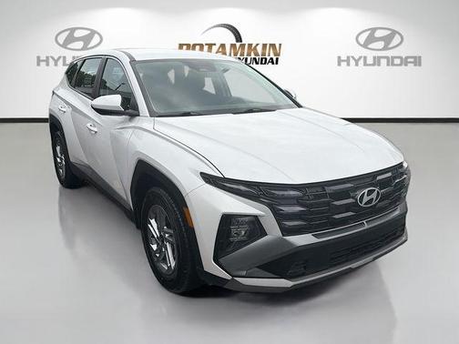 White Pearl 2025 Hyundai TUCSON SE