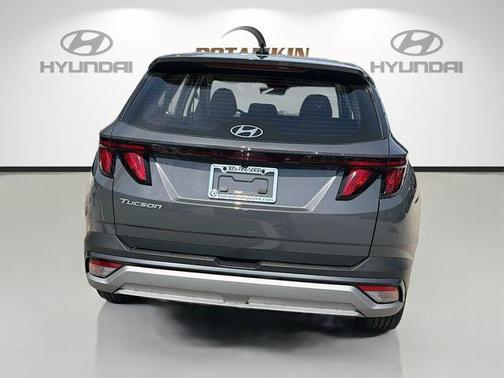 Gray 2026 Hyundai TUCSON SE