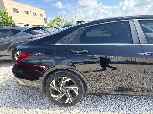 Black 2025 Hyundai ELANTRA SEL Convenience