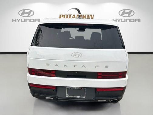 White 2027 Hyundai SANTA FE SE 2.4