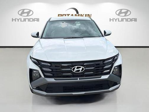 White Pearl 2026 Hyundai TUCSON SE