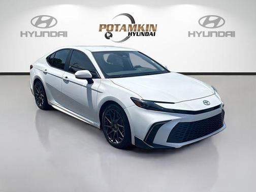 Ice 2025 Toyota Camry SE
