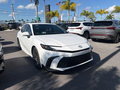 Ice 2025 Toyota Camry SE