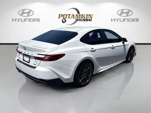 Ice 2025 Toyota Camry SE
