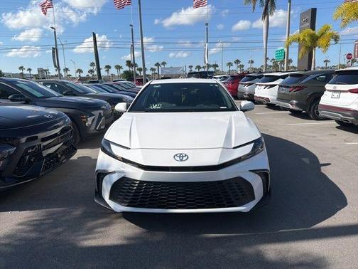Ice 2025 Toyota Camry SE