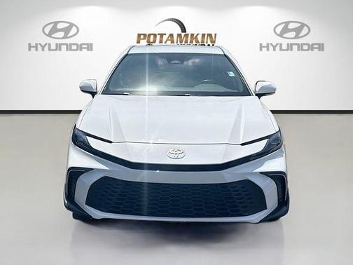 Ice 2025 Toyota Camry SE